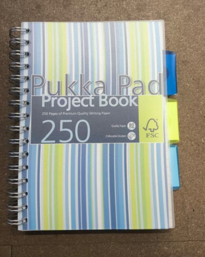 Spirálfüzet Pukka Pad Project Book, A/5, vonalas, 250 oldal, 3 elválasztó, színes PP borító