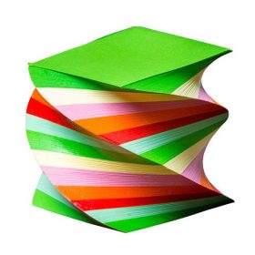 Kockatömb 60 x 60 x 60 mm csavart élénk szín