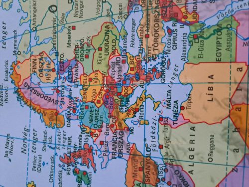 Falitérkép fémléccel 100x70cm Föld országai