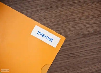 Betűnyomó kazetta 18mm Brother TZe243 fehér-kék