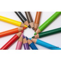 Színes ceruzák iskolába